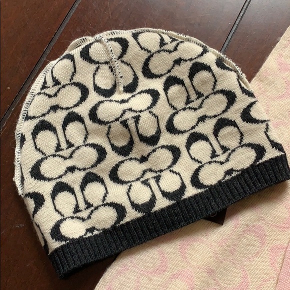 Coach Scarf & Hat - Picture 5 of 6